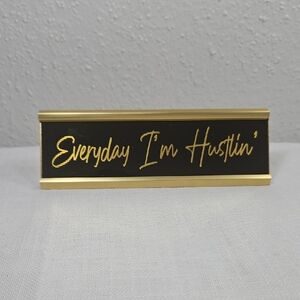 desk sign/plaque with 'Everyday I'm Hustlin'' in gold letters on gold background